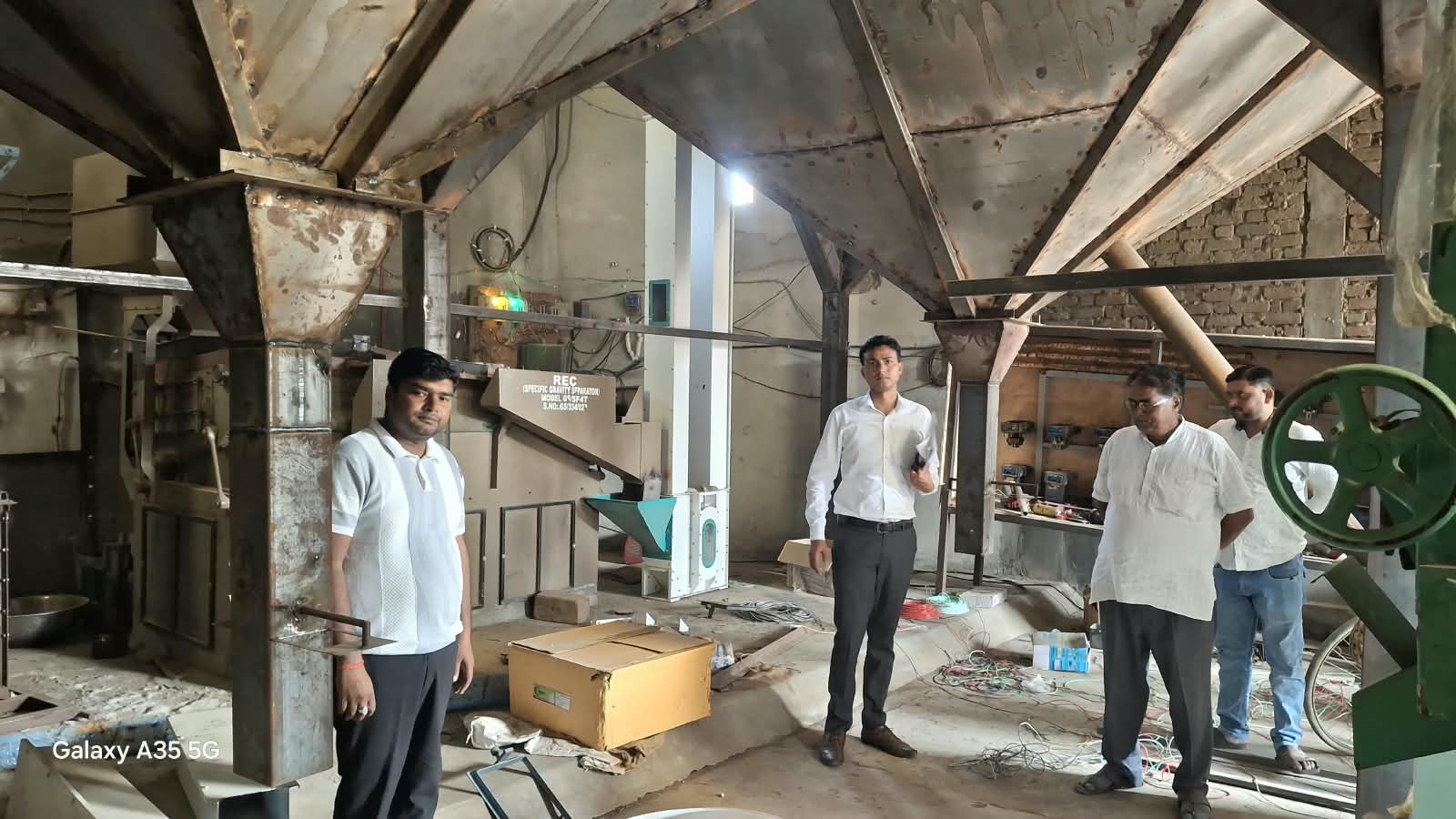 कासगंज में बीज विक्रेताओं के यहां छापेमारी, सात नमूने जांच के लिए भेजे