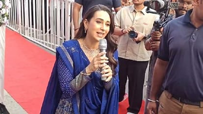 कासगंज में करिश्मा कपूर को देखने उमड़ा हजारों लोगों का हुजूम!