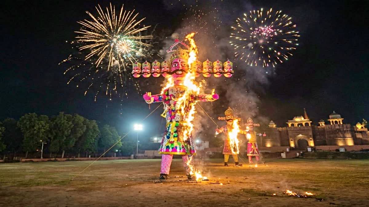 रावण की नाभि में लगा प्रभु राम का बाण, धू-धू कर जला दशानन! बुराई पर अच्छाई की हुई जीत
